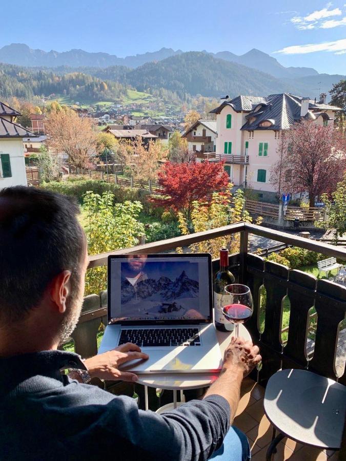 Апартаменты La Finestra Sulle Dolomiti - The Window To The Dolomites Фьера-ди-Примьеро Экстерьер фото