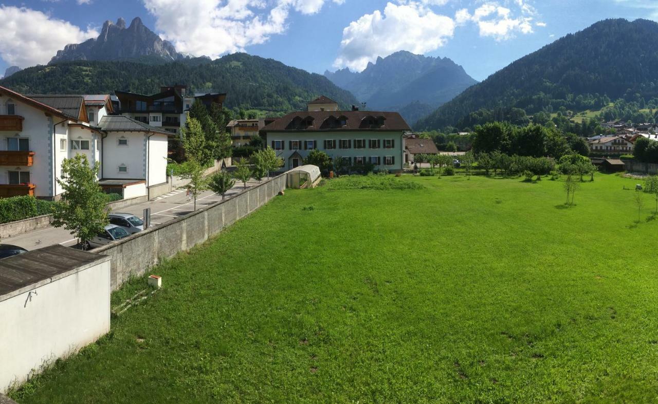 Апартаменты La Finestra Sulle Dolomiti - The Window To The Dolomites Фьера-ди-Примьеро Экстерьер фото