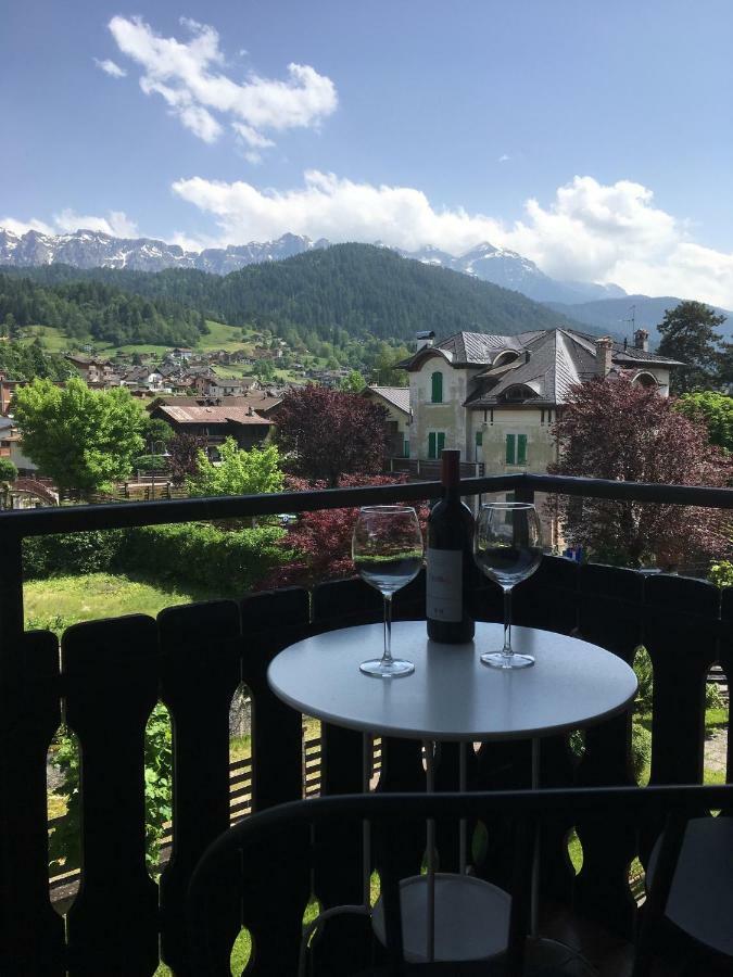 Апартаменты La Finestra Sulle Dolomiti - The Window To The Dolomites Фьера-ди-Примьеро Экстерьер фото