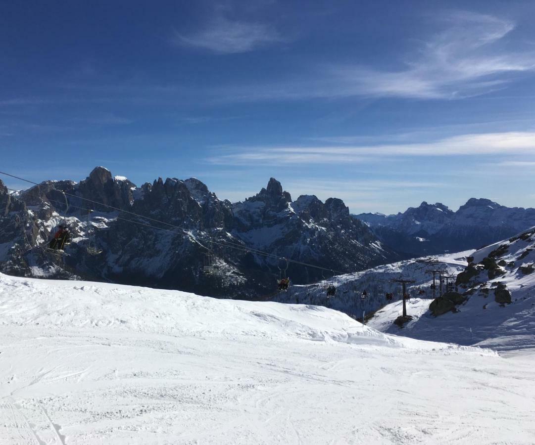 Апартаменты La Finestra Sulle Dolomiti - The Window To The Dolomites Фьера-ди-Примьеро Экстерьер фото